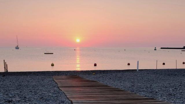 Lever Soleil Mer Méditerranée Platelage Bois Accès Pmr