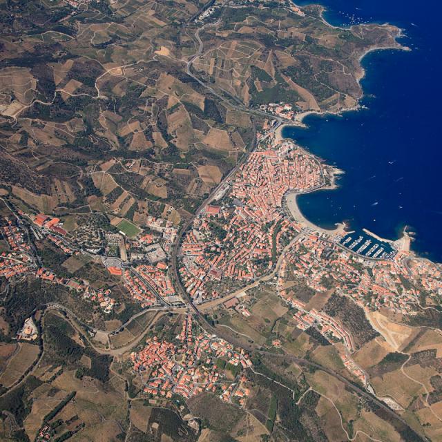 Pyrenees-Orientales (66): Banyuls-sur-mer. Vue aerienne en avion.
