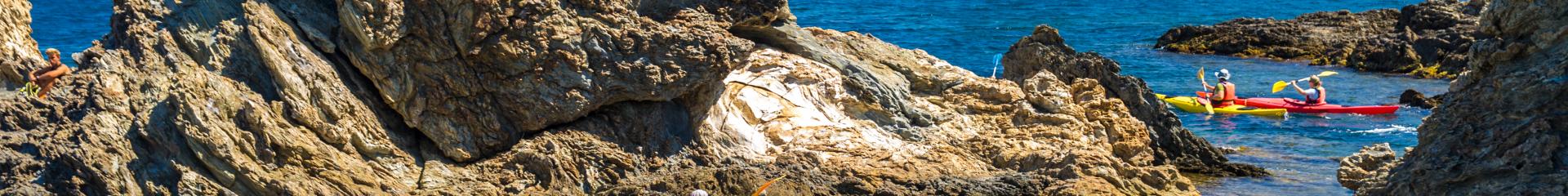 Banyuls sur mer dans les Pyrénées-Orientales vu de la mer