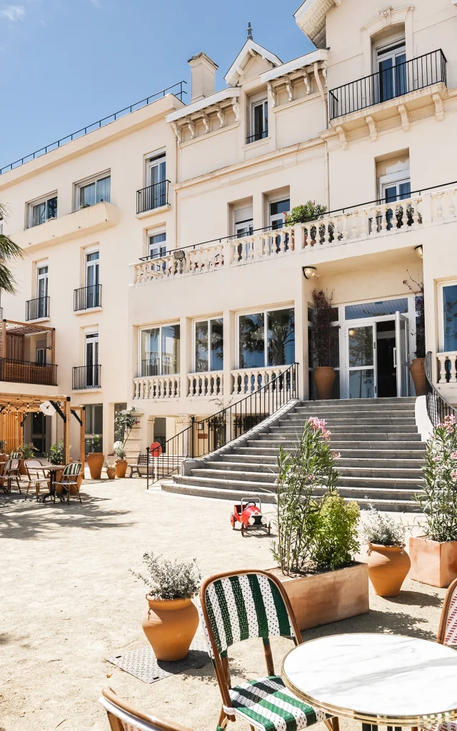 03.villa Camille Cour Interieure