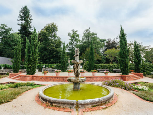 Chateau De Laas Jardin A L Italienne