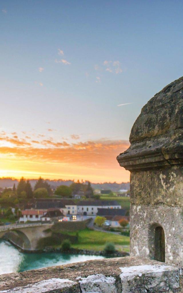 Un coucher de soleil depuis la guérite à Navarrenx, un des plus beaux villages de France.