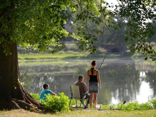 pche-au-bord-du-lac-de-la-pounte.jpg