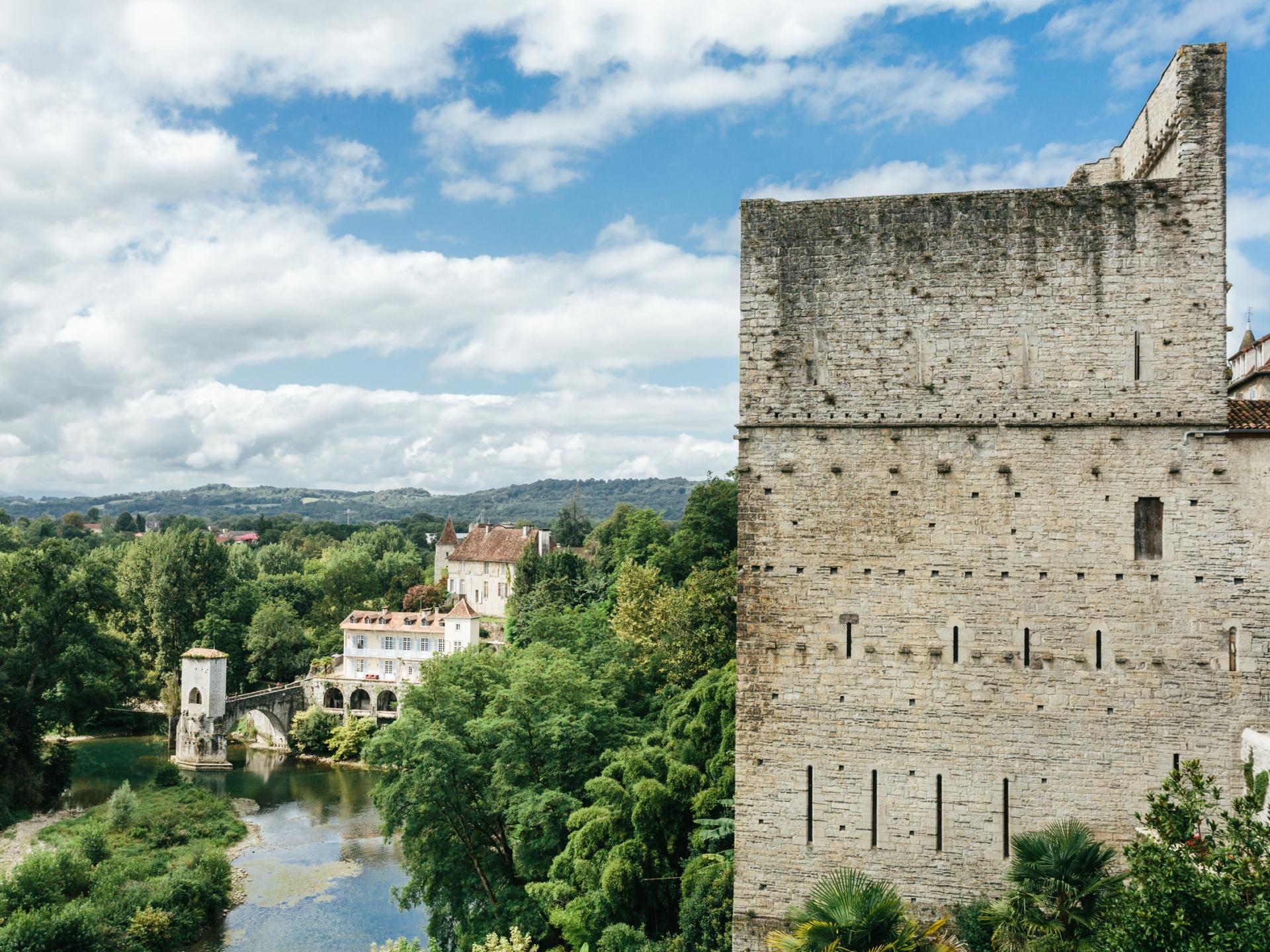 sauveterre-de-b-arn-cit-m-di-vale-office-de-tourisme-b-arn-des-gaves
