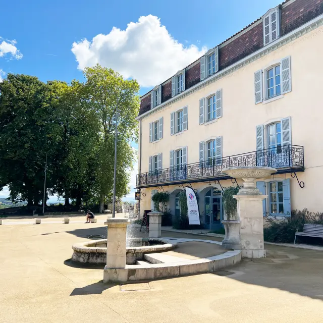 Bureau d'accueil de l'Office de tourisme à Sauveterre-de-Béarn