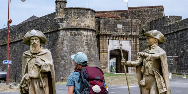 Statues Les Pelerins De Navarrenx