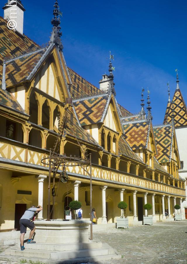Hospices De Beaune Cour Interieure Puit 3