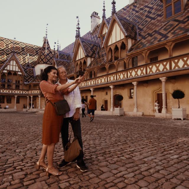 Hospices De Beaune Cour Interieure2