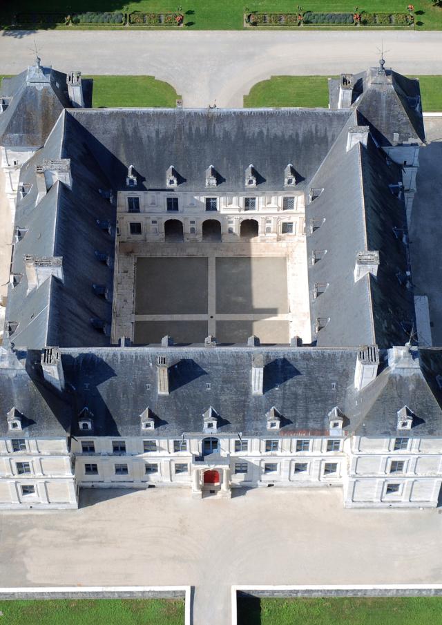 Château Ancy Le Franc Vu du ciel
