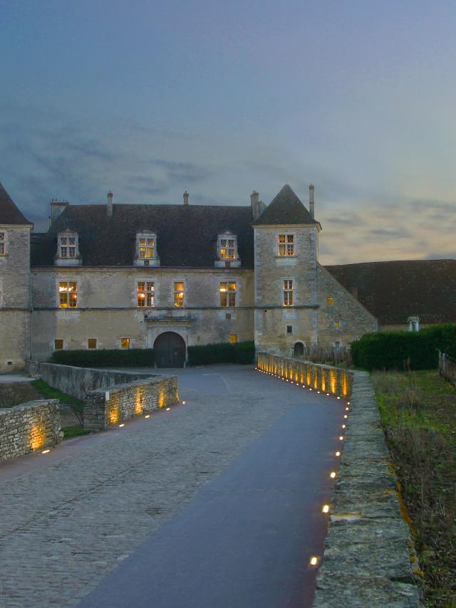 Château du Clos Vougeot de Vougeot en hiver la nuit
