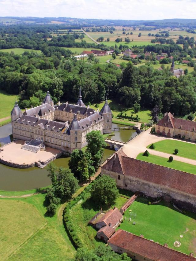 Chateau Sully vue Aerienne