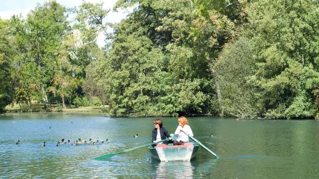 Parc de la Bouzaize nature en barque