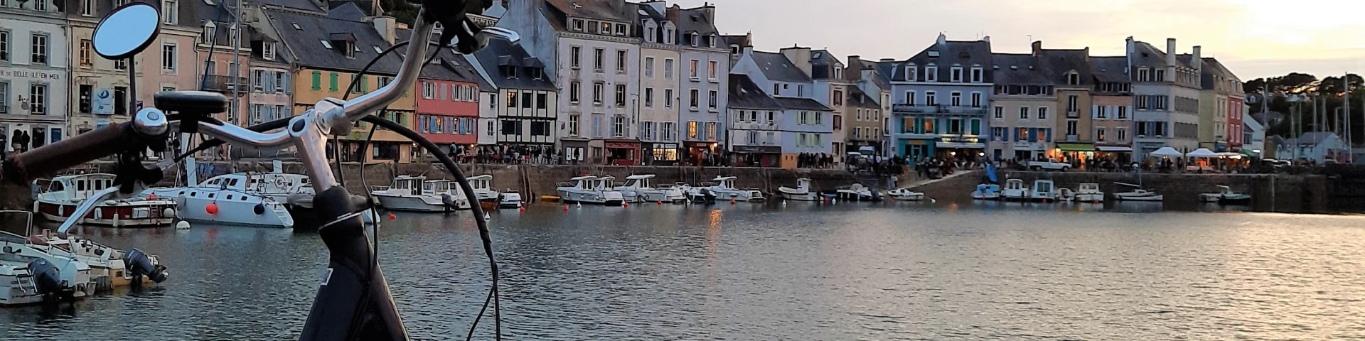 Sillonnez la plus grande et la plus vallonnée des îles bretonnes au large du Golfe du Morbihan en Bretagne Sud