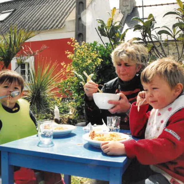 Auriane Casters En Famille Le Poney Bleu