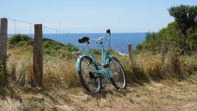 Vélo au dessus du Vallon Vert à Belle-Ile-en-Mer