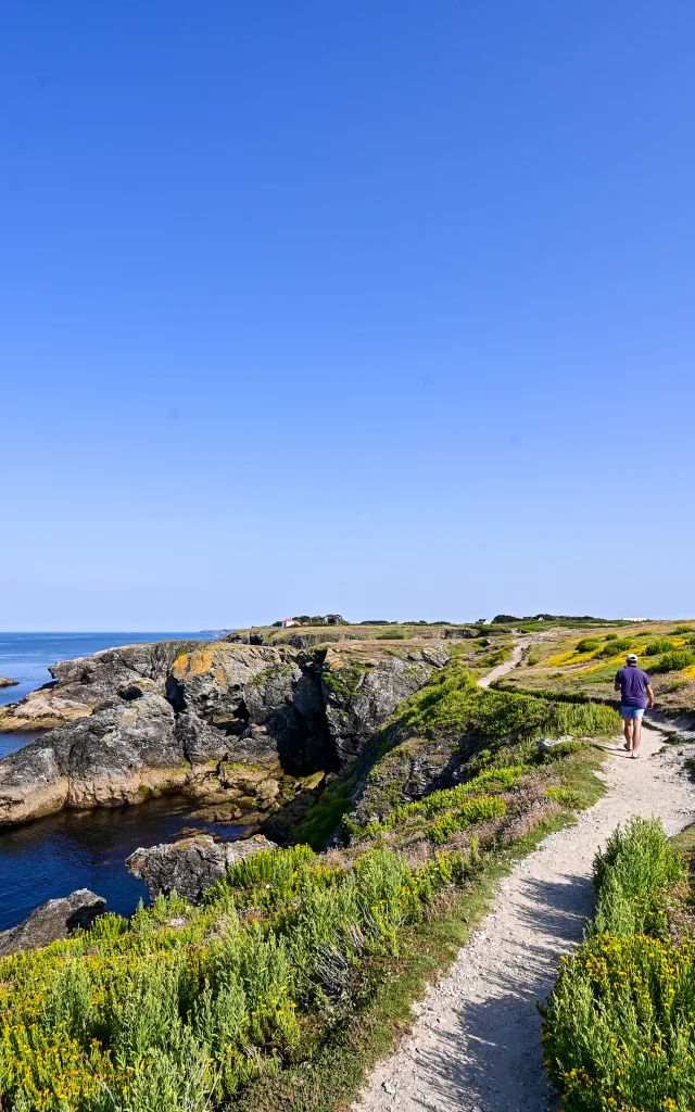 Randonnee Vers Le Phare Des Poulains Adt Morbihan Ldd