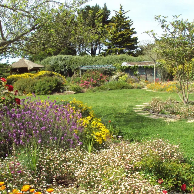 2025 Jardin Eden Du Voyageur Loisir Nature Sauzon Massifs Et Pelouse