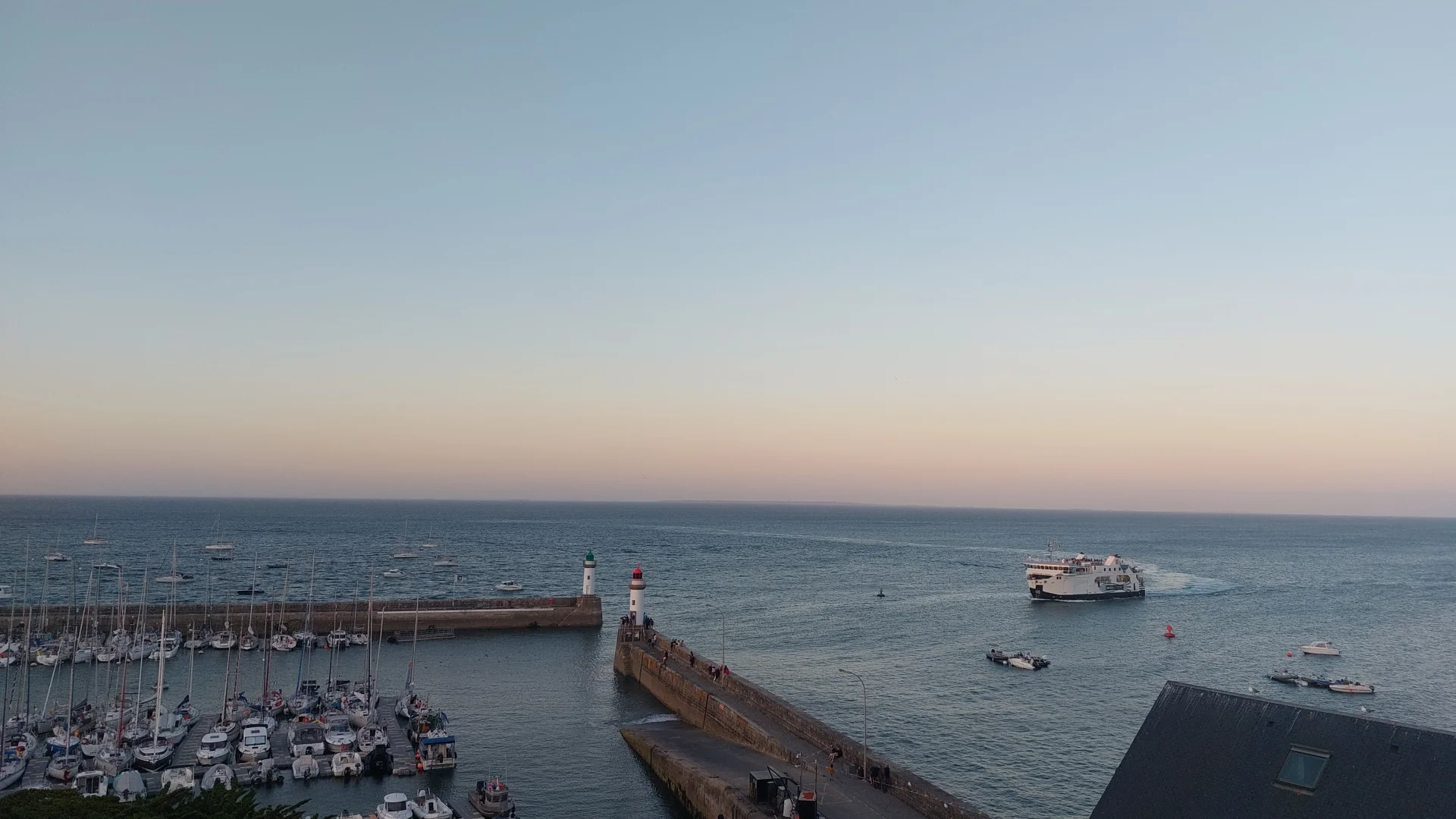 Bangor Arrivant Au Port En Fin De Journee Otbi
