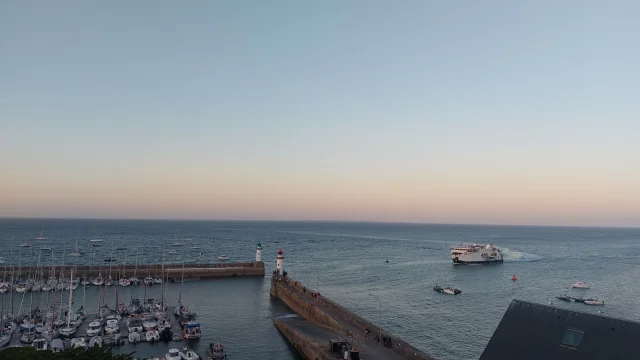 Bangor Arrivant Au Port En Fin De Journee Otbi