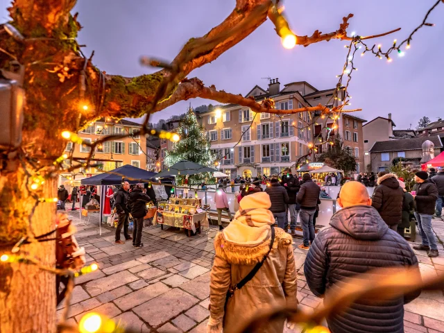 Ambiance marché de Noël d'Allevard - Michael Mollier - 2023