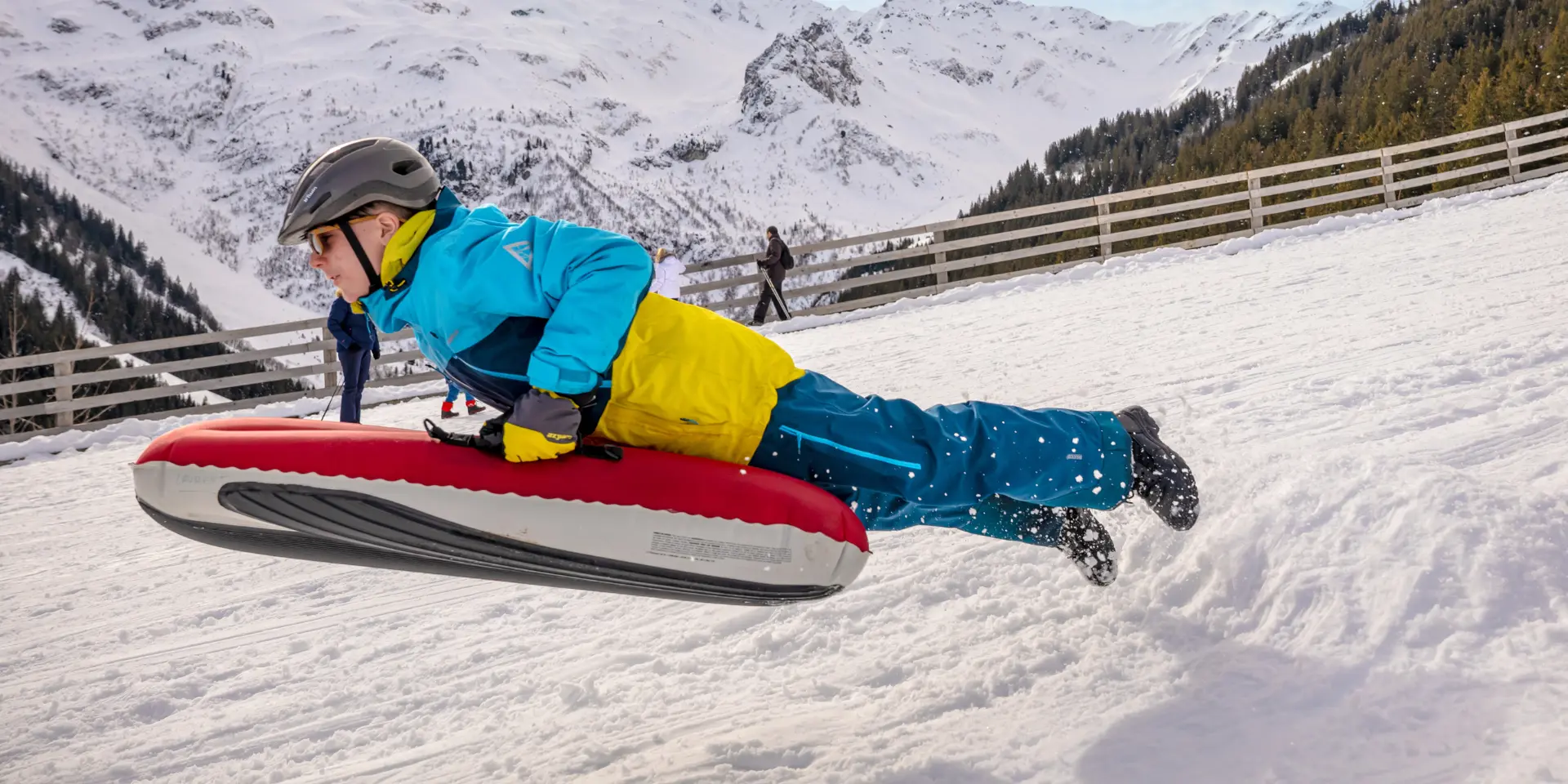Airboard aux 7 Laux, activités neige enfant - Michael Mollier 2021
