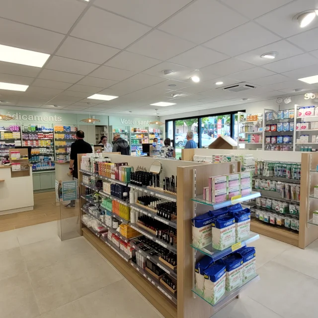 Intérieur de la Pharmacie Océane à Bénodet