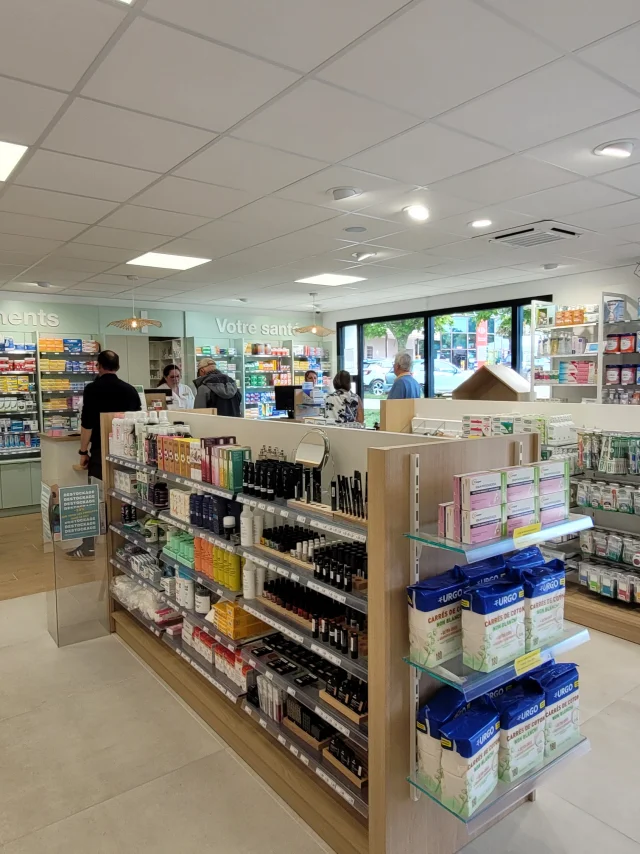 Innenansicht der Pharmacie Océane in Bénodet