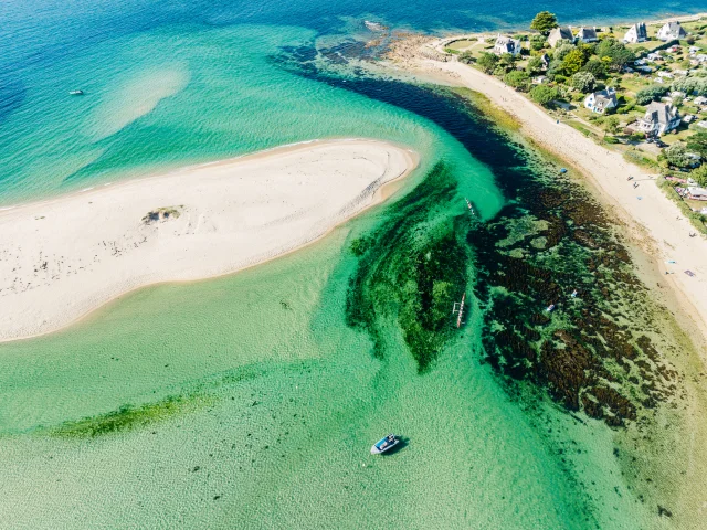 Luftaufnahme der Pointe de Groasguen mit dem Plage du Letty und dem Ende der Mousterlin-Dünen
