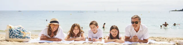 Family on towels on Plage du Trez