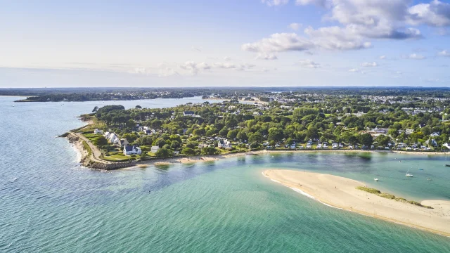 Vue aérienne de la Plage du Letty et son camping, la Pointe de Groasguen et les Dunes de Mousterlin
