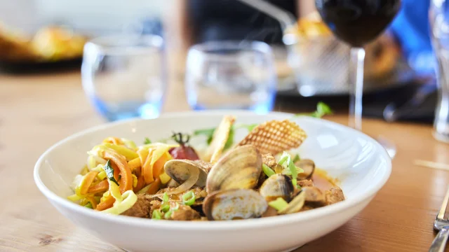 Clam and vegetable dish at Restaurant Le Transat in Bénodet
