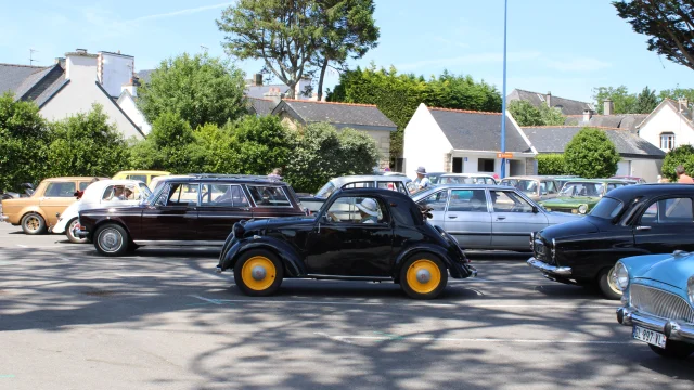 Versammlung des Simca-Clubs Frankreich auf dem Place du Meneyer