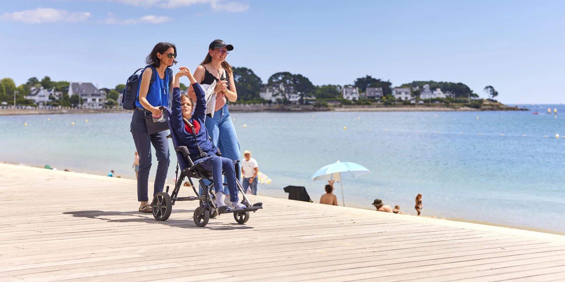 Balade sur l'Esplanade qui longe la Plage du Trez