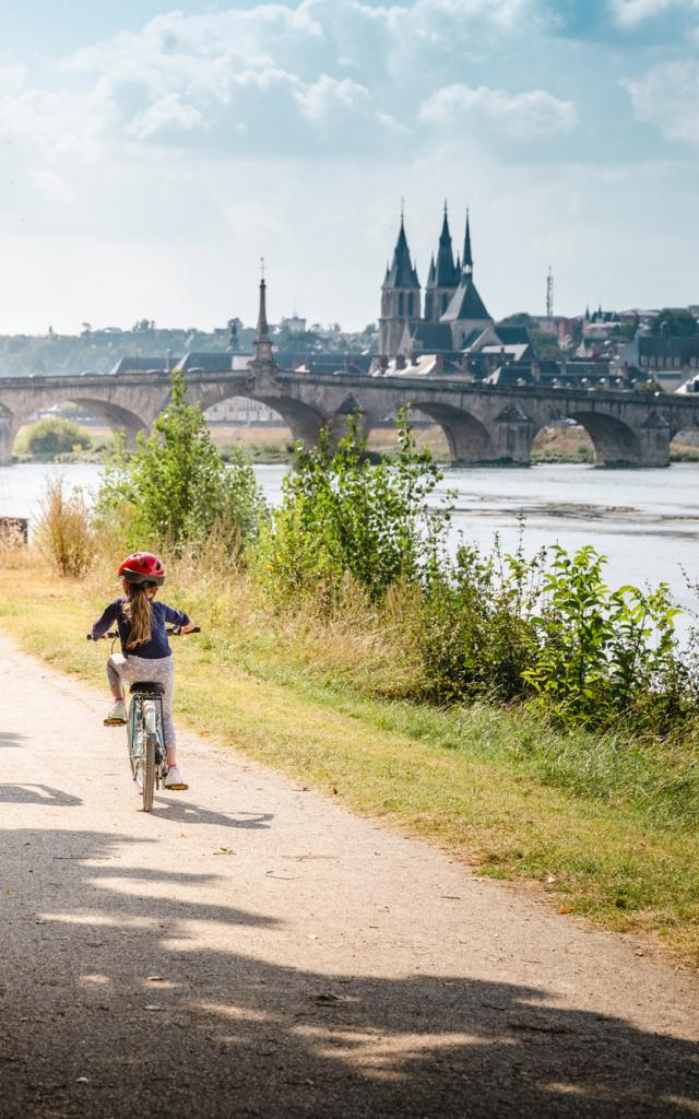 Creusille Blois papa et enfant à vélo
