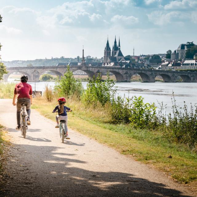 Creusille Blois papa et enfant à vélo