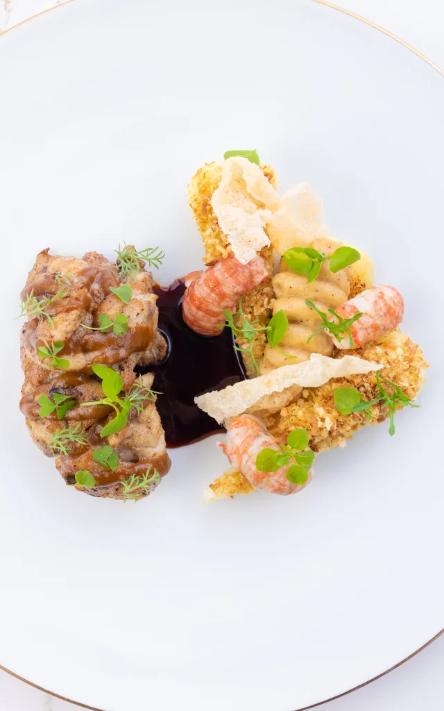 Assiette de Ris De Veau Dore Ecrevisses Navet Jus A La Melisse
