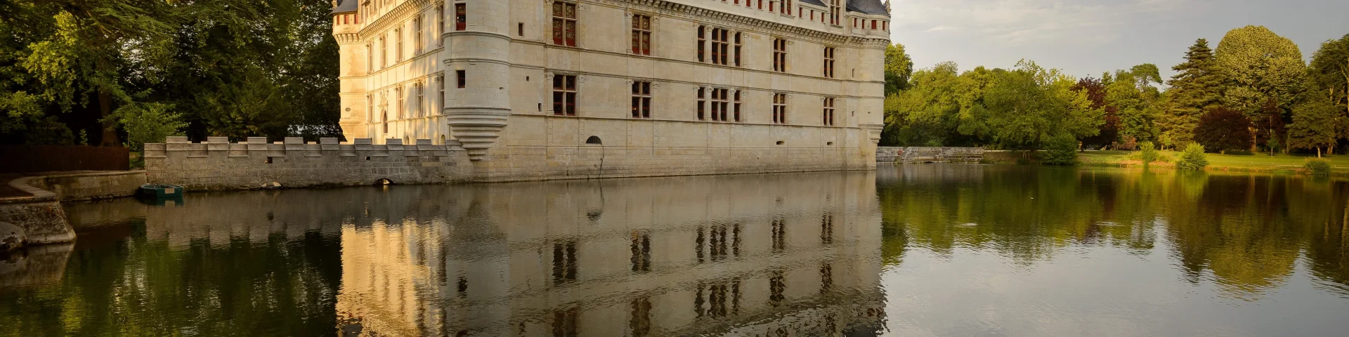1. Facades Du Chateau Dazay Le Rideau Leonard De Serres Cmn Min