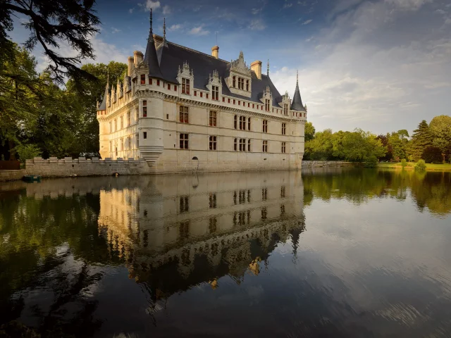 1. Facades Du Chateau Dazay Le Rideau Leonard De Serres Cmn Min