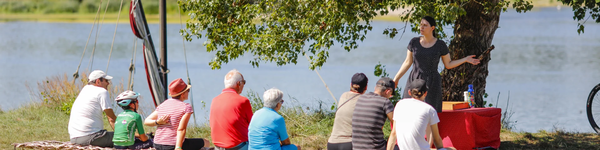 Lecture Plein Air Bord De Loire
