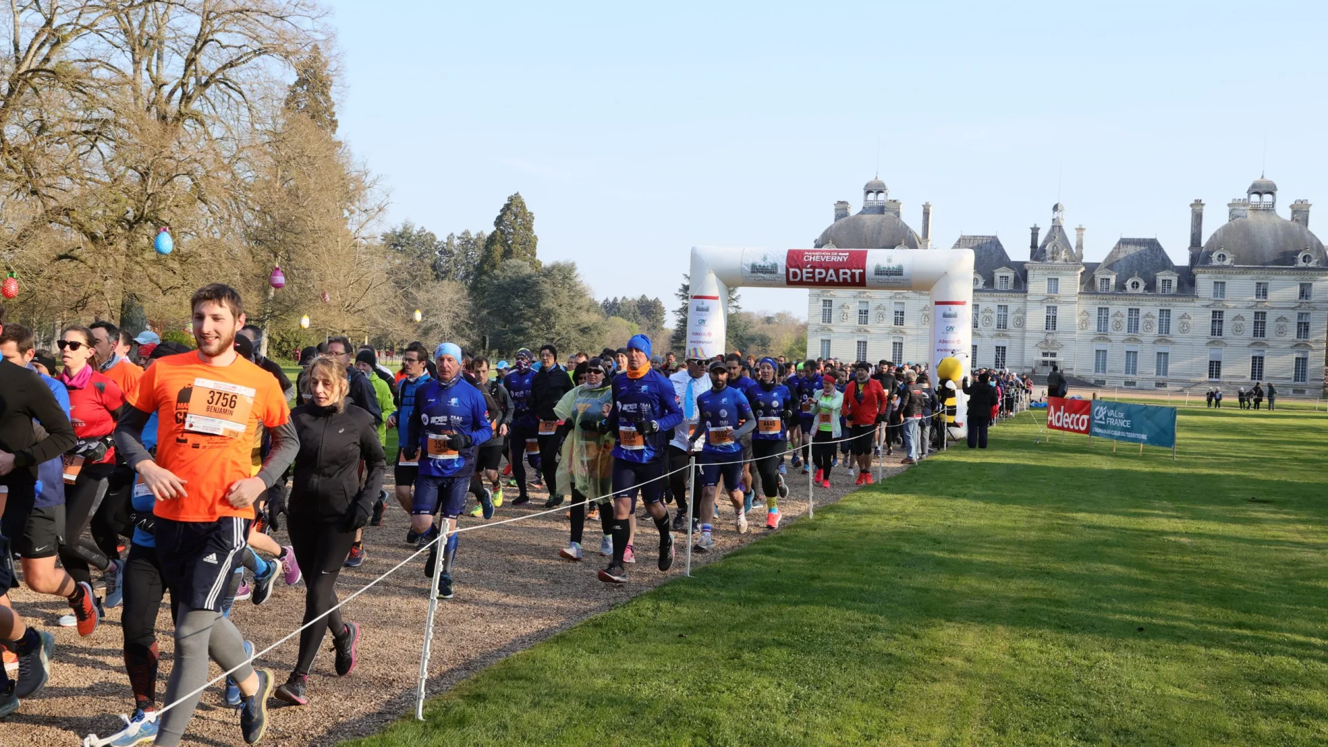 Départ Marathon de Cheverny devant le château