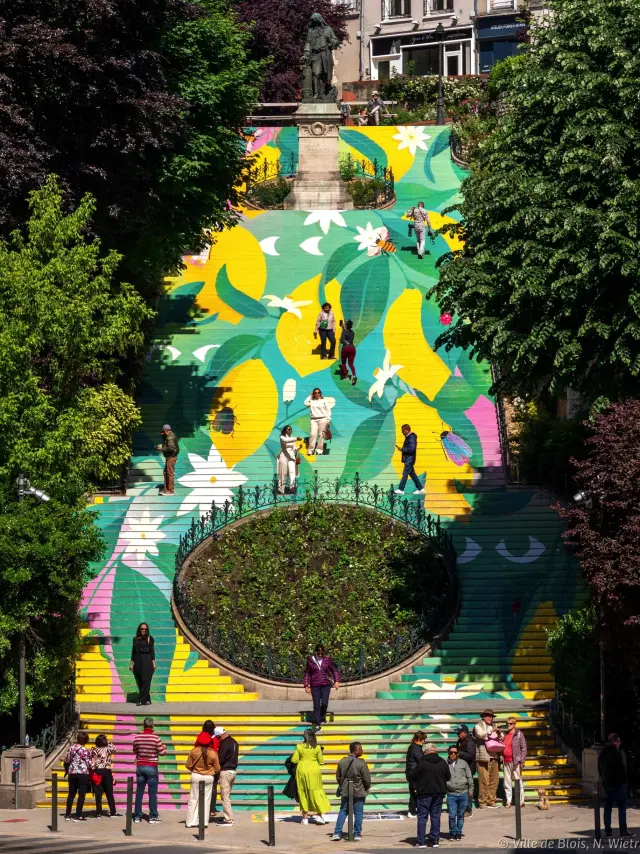 Escalier denis papin à Blois 2025 recouvert de citrons