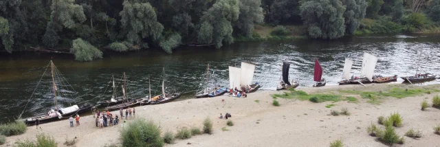 Flotte de bateaux traditionnels sur la Loire