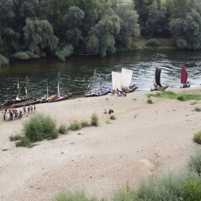 Flotte de bateaux traditionnels sur la Loire