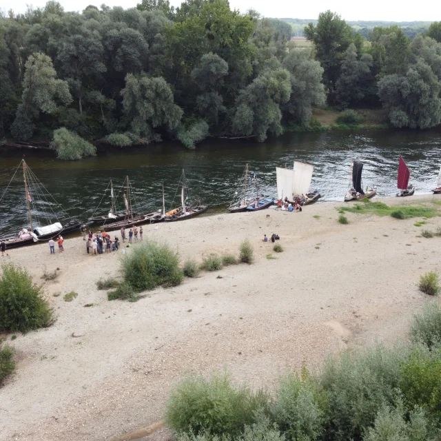Flotte de bateaux traditionnels sur la Loire