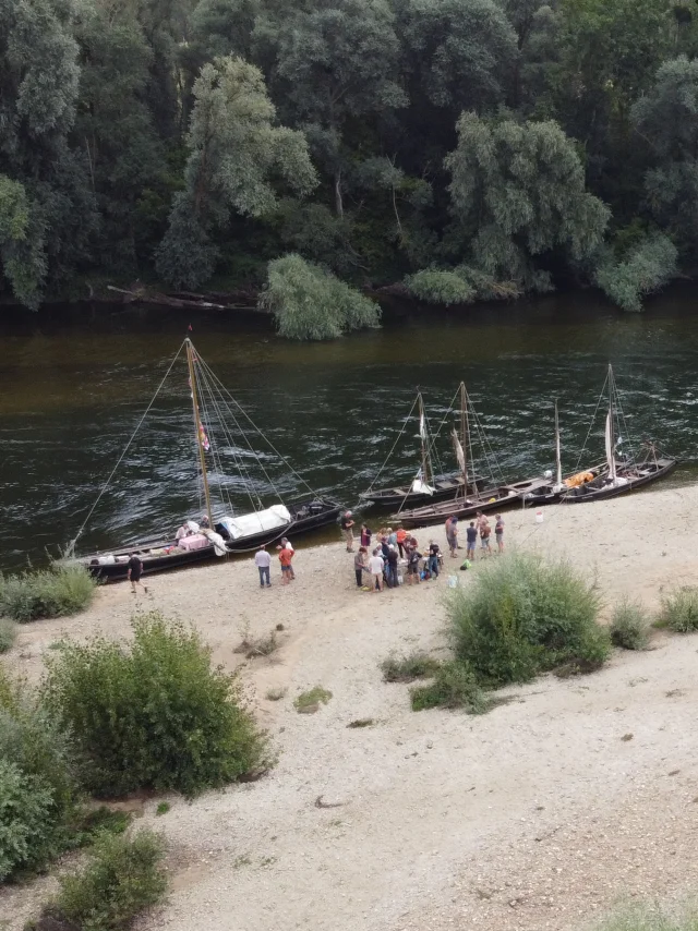 Flotte de bateaux traditionnels sur la Loire
