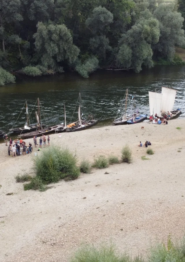 Flotte de bateaux traditionnels sur la Loire