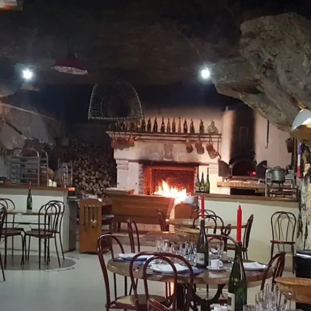 Cave Aux Fouees Restaurant Amboise