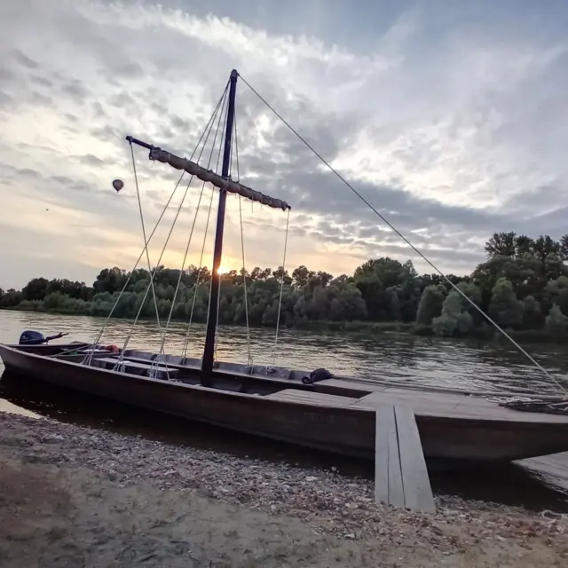 Moments De Loire Bateau A Quai