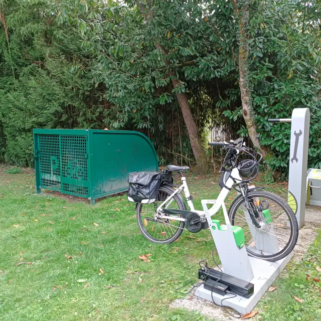 Borne recharge vélo à Bracieux