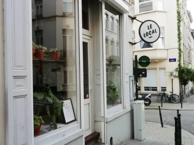 Façade et terrasse du restaurant Le Local à Bruxelles